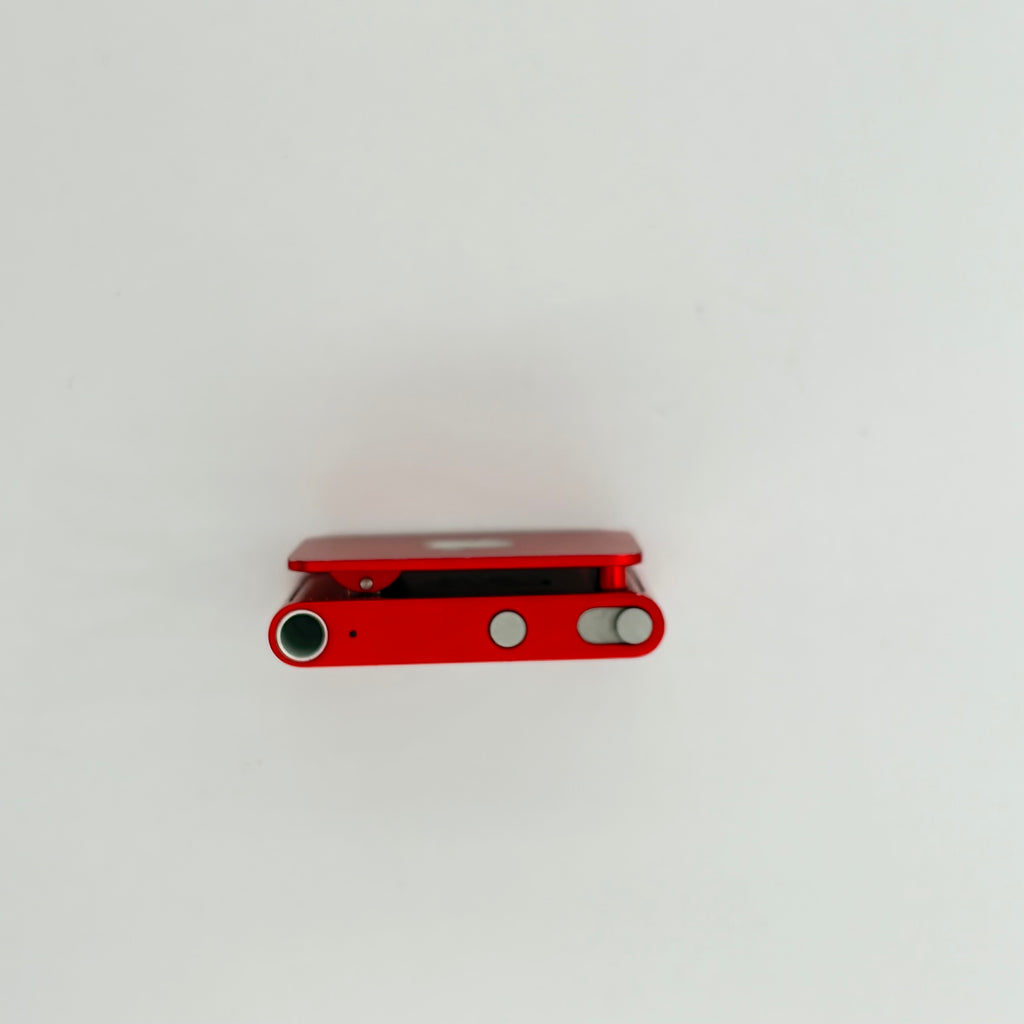 iPod Shuffle 4th gen red - detail view